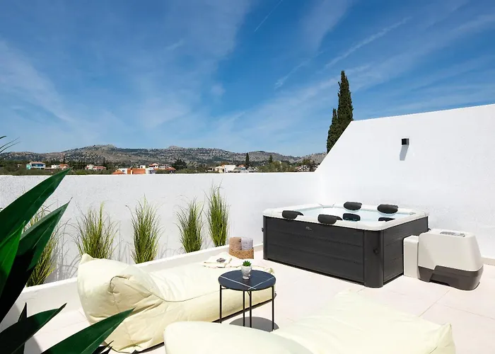 Daire Onar -quiet Luxury With Private Jacuzzi-ideal For Couples Archangelos (Rhodes)