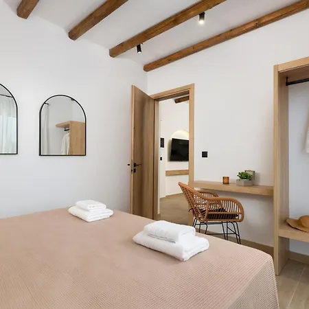 Onar -quiet Luxury With Private Jacuzzi-ideal For Couples Apartman Arhángelosz