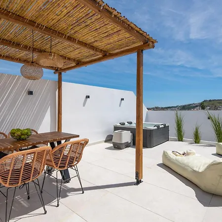 Onar -quiet Luxury With Private Jacuzzi-ideal For Couples Apartman Arhángelosz